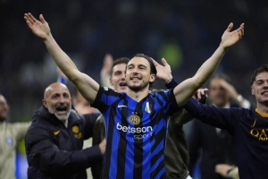 全市场：达米安因急性肠胃炎缺战都灵，齐沃直接启用小将卡马特 比赛现场图