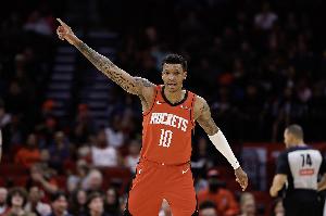 场均15.5分！明天火箭战热火 小贾巴里·史密斯因右脚踝扭伤缺阵 比赛现场图