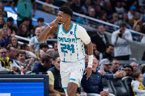 米勒：队友们创造力十足都很投入 团队凝聚力会让我们走得更远 比赛现场图