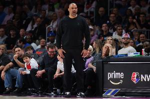 月最佳教练提名：乌度卡、查尔斯·李、比克斯塔夫在列 比赛现场图