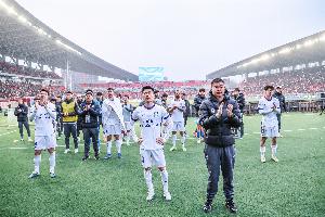 足球报：津门虎内外压力持续叠加，全队陷入前所未有的生存危机 比赛现场图